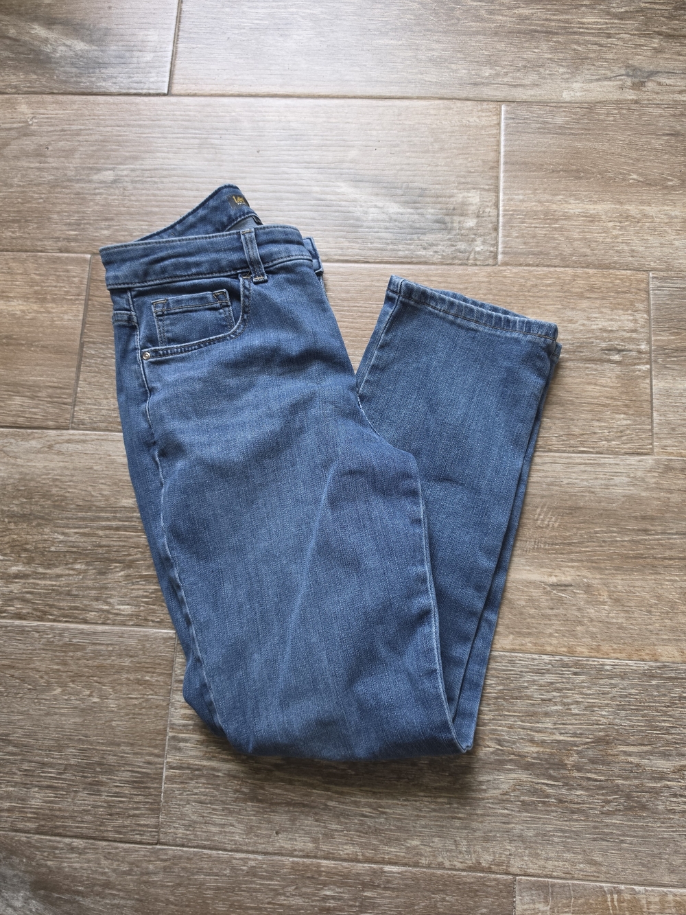 Lee Women's Straight Leg Jeans in Medium Blue 27 Waist